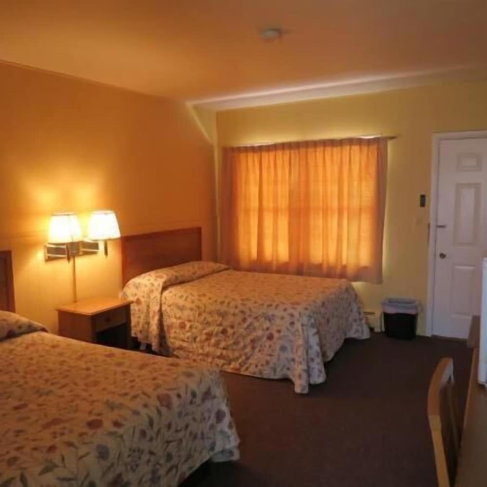 Crest Motel - photo 2