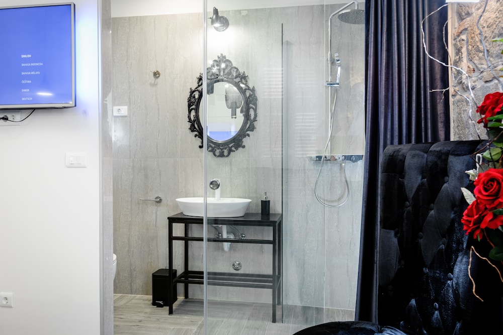 Avangarde Luxury Rooms - carbon neutral hotel in Split