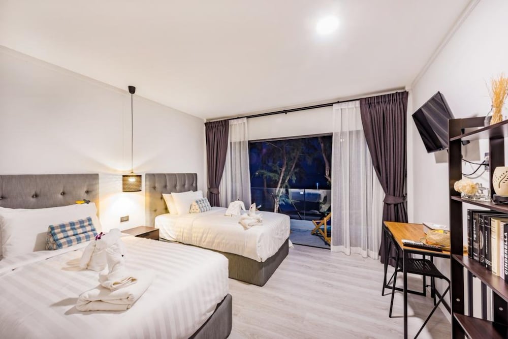 Thai Kamala Beach Front - carbon neutral hotel in Phuket