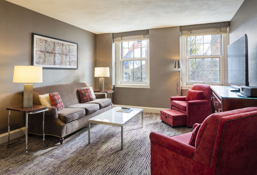 Sheraton Commander Hotel - photo 12