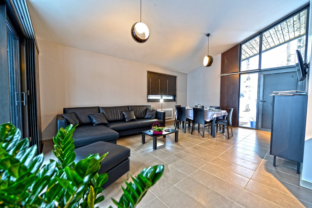 Residence Le Clos Des Chenes — 4-Star Luxury Hotel in Montpellier, France