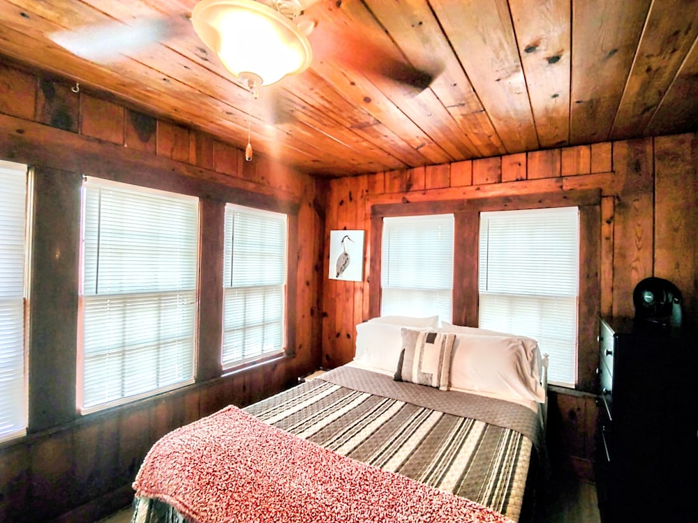 Edgewater Resort Cottage #1 - photo 17