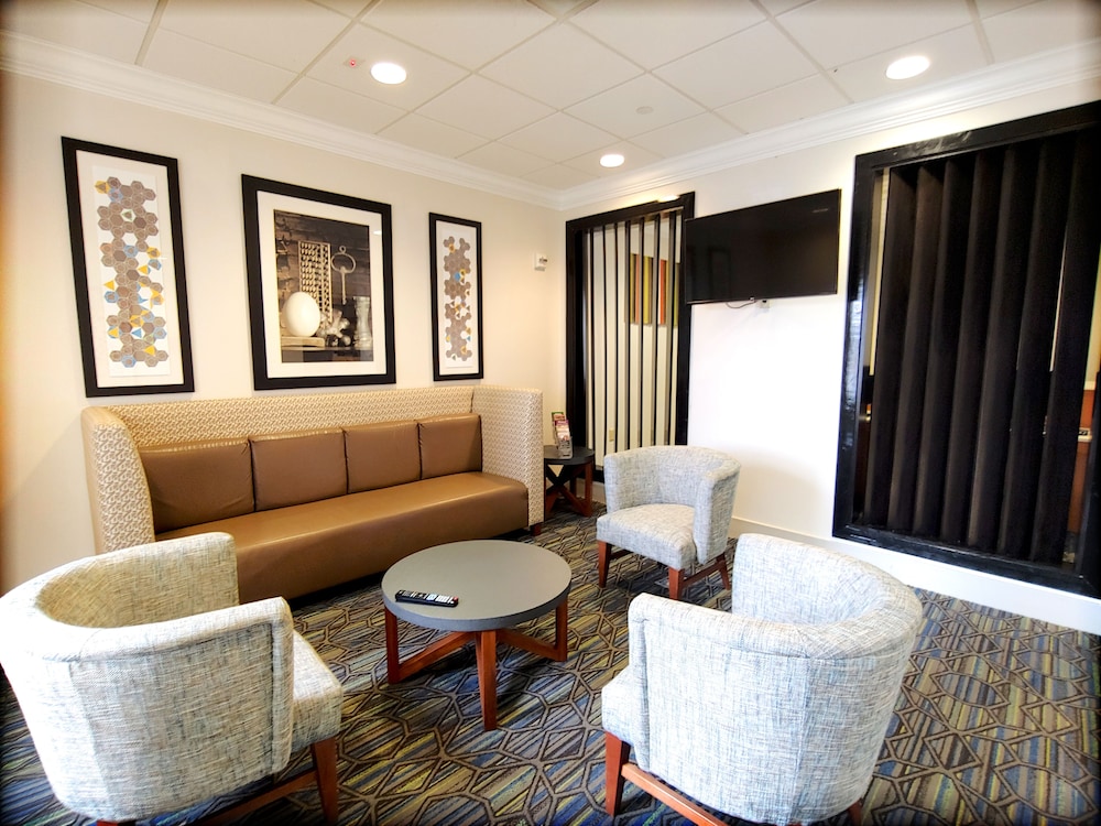 Holiday Inn Express & Suites Clear Spring - photo 5