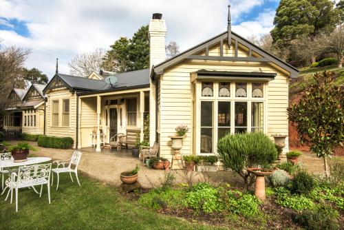 Sassafras village stay historic home sleeps 4 — 4-Star Luxury Hotel in Sassafras, Australia
