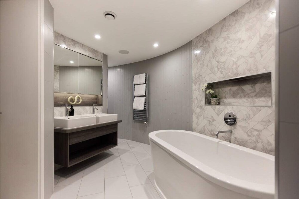 Westbourne Villas Gorgeous 3 Bed Apartment Near Porchester Square — 5-Star Luxury Hotel in London, United Kingdom