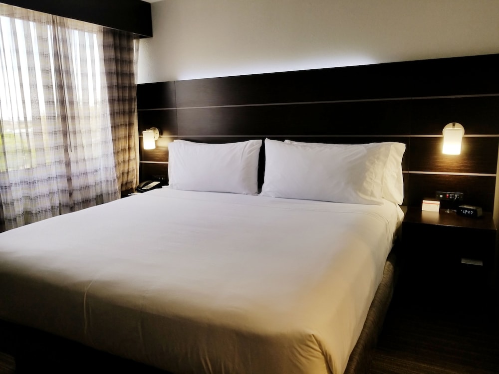 Holiday Inn Express & Suites Miami Hialeah by IHG - photo 12