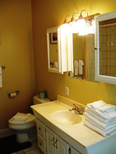 Exit 5 Motel and Cottages - photo 21