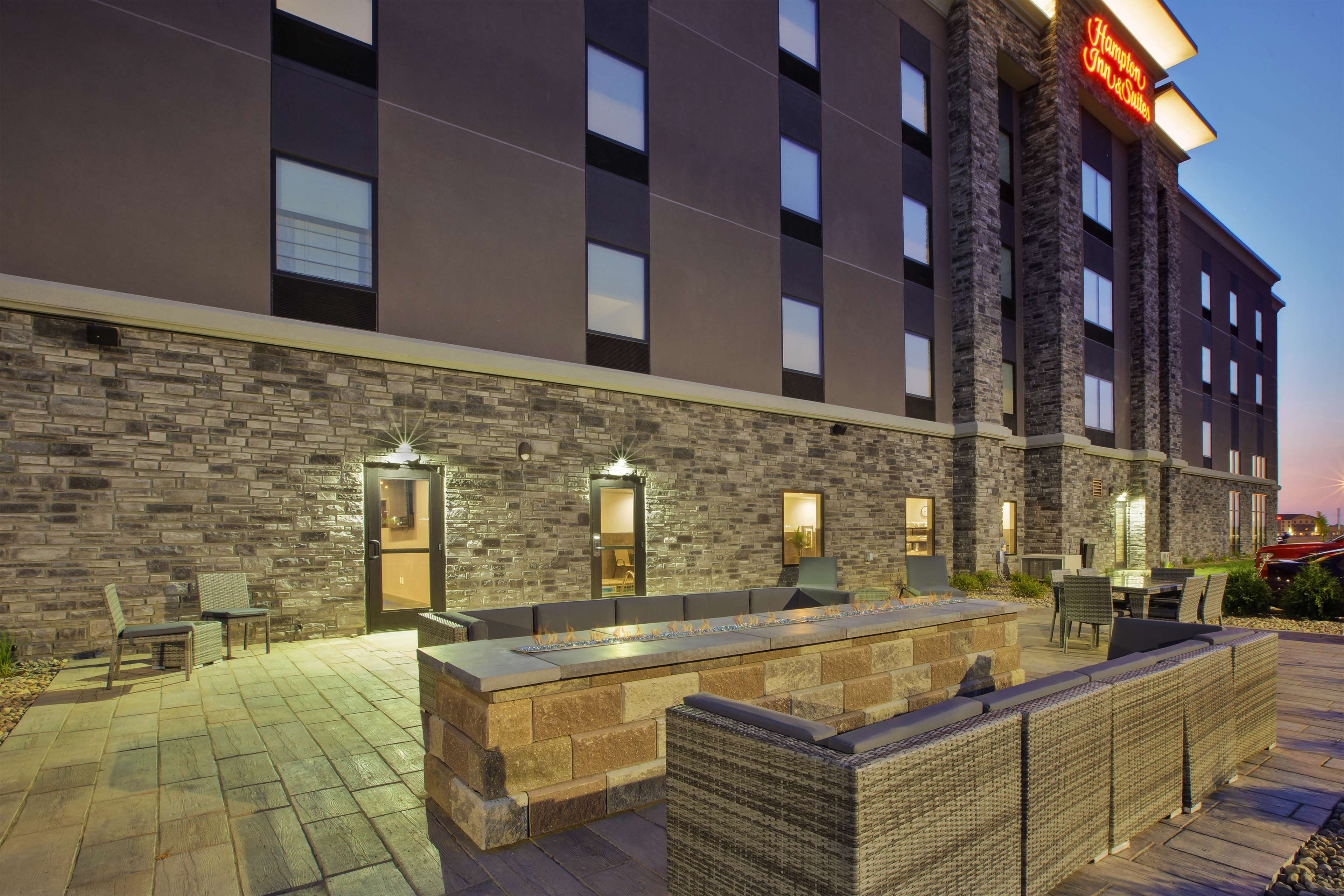 Hampton Inn & Suites Southwest Sioux Falls - photo 2