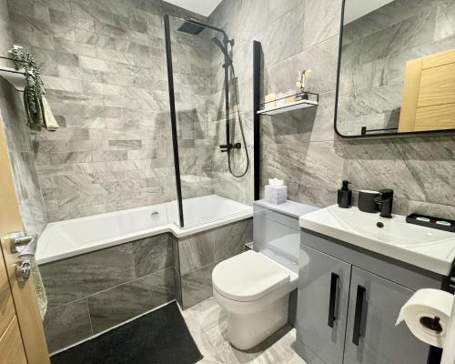 The Yorkshire Crown Luxury Apartment FREE PARKING Nearby