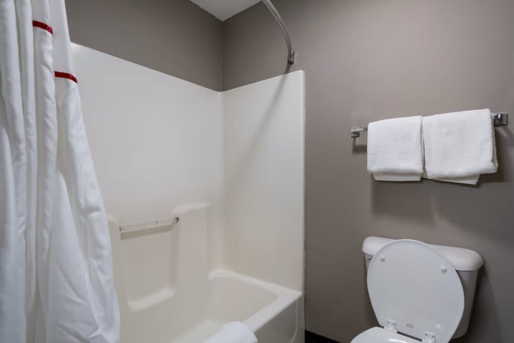 Super 8 by Wyndham Marston - photo 23