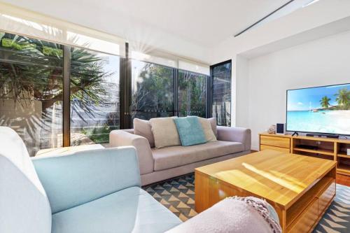 Fuller Holidays Beachfront Tranquility Beachfront Suffolk Park — hotel in Suffolk Park