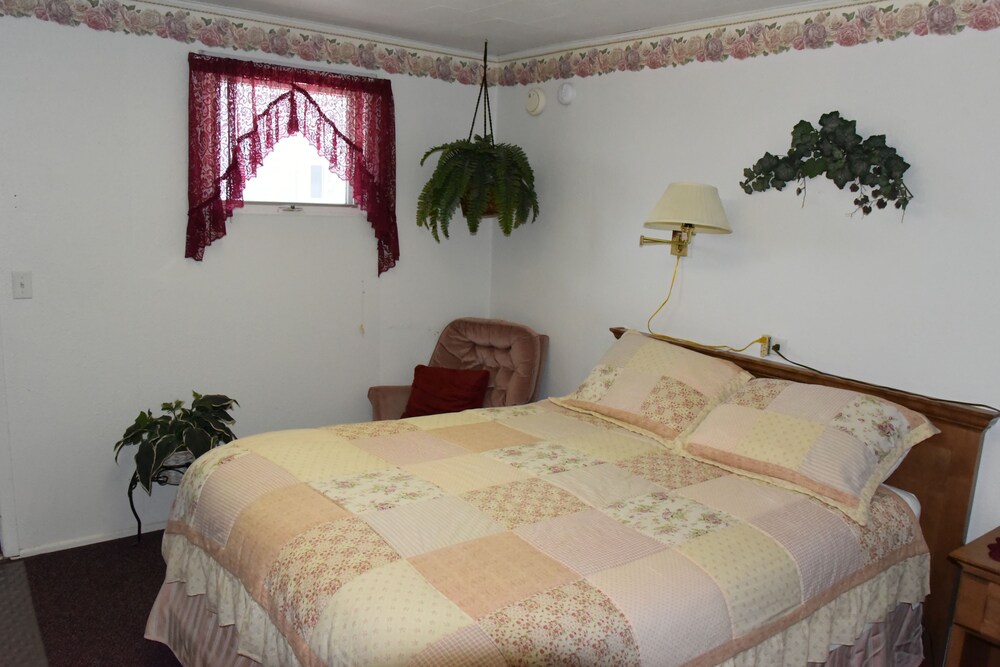 Royals Inn Motel - photo 4