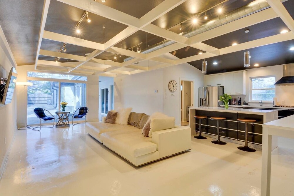 Ultimate Escape w Basketball Court by Domio — 4-Star Luxury Hotel in Austin, United States