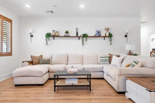 Luxury Escondido Family Oasis with Hot Tub in Escondido, United States