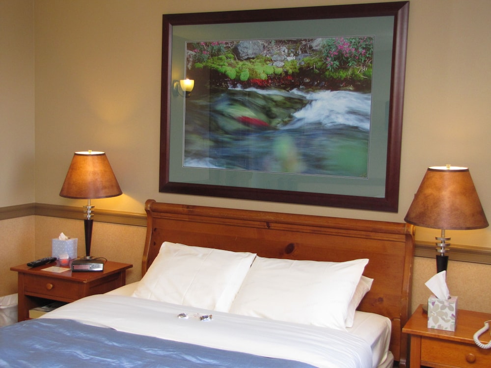 Copper Whale Inn — Anchorage — photo 3