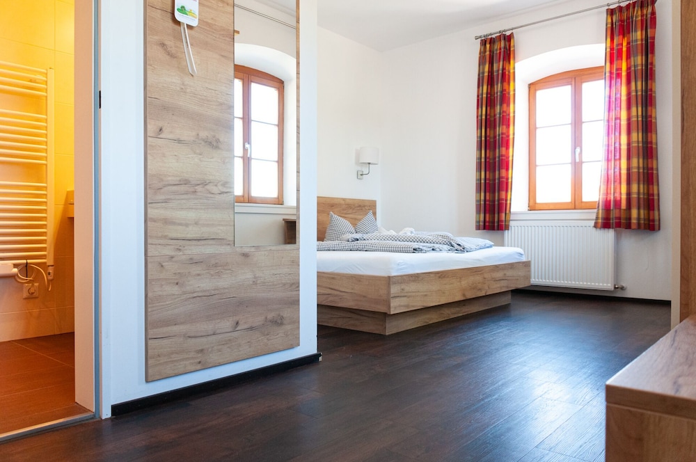 Landhotel Gasthof Baiernrain — Dietramszell