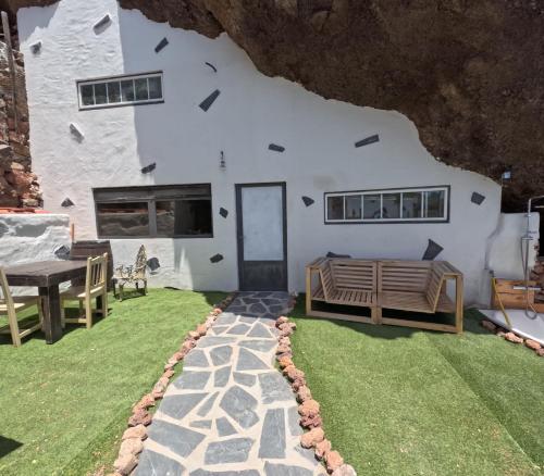Cueva Rural Old London with Jacuzzi And Swimming Pool in Santa Cruz De Tenerife, Spain