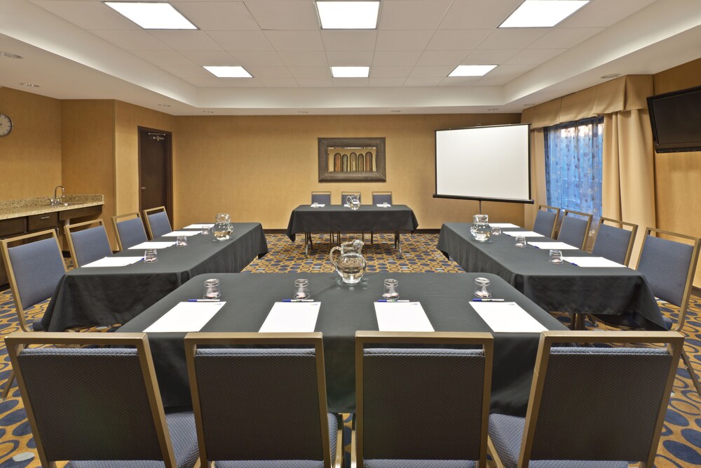 Holiday Inn Express Hotel & Suites Richfield by IHG - photo 44