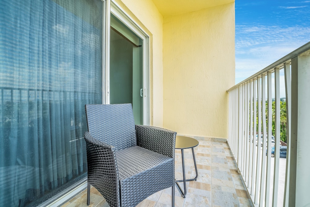 South River Suites - photo 40