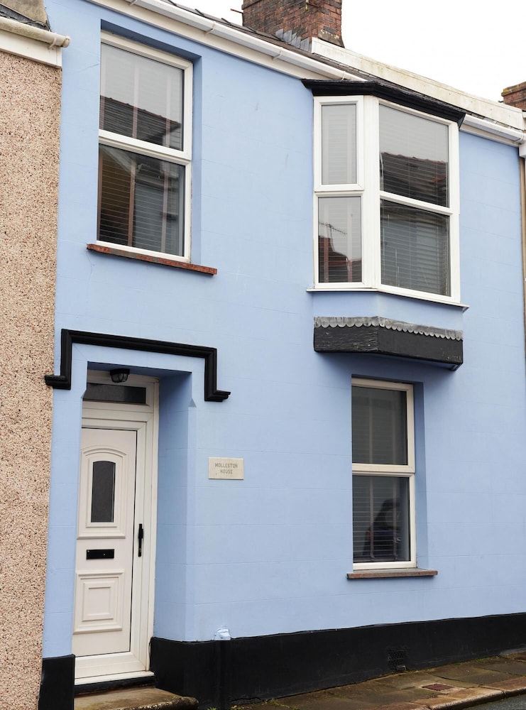 8 Culver Park Close to Beach and Town Centre in Tenby, United Kingdom