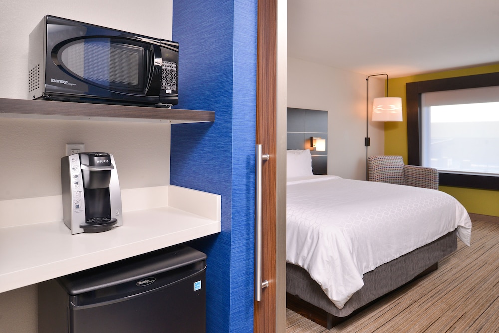 Holiday Inn Express & Suites Olathe West by IHG - photo 13
