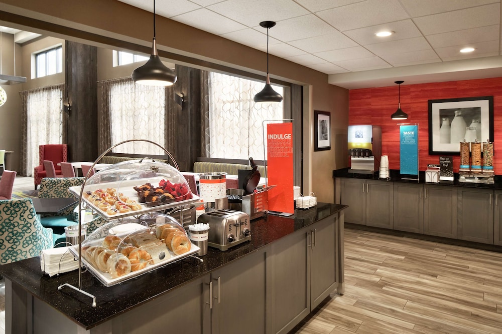 Hampton Inn & Suites St. Louis Alton - photo 21