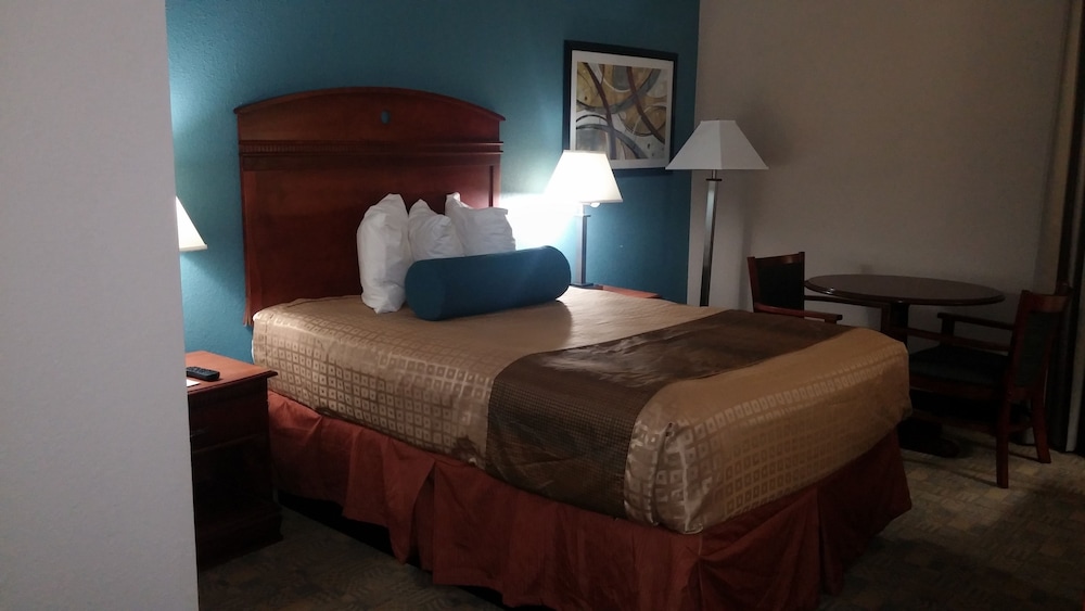 Days Inn by Wyndham Englewood Dayton Airport - photo 5