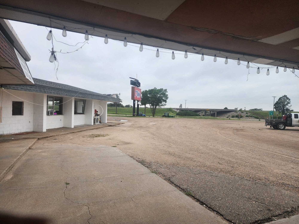 First Inn By OYO Quinter Hwy 70 - photo 3
