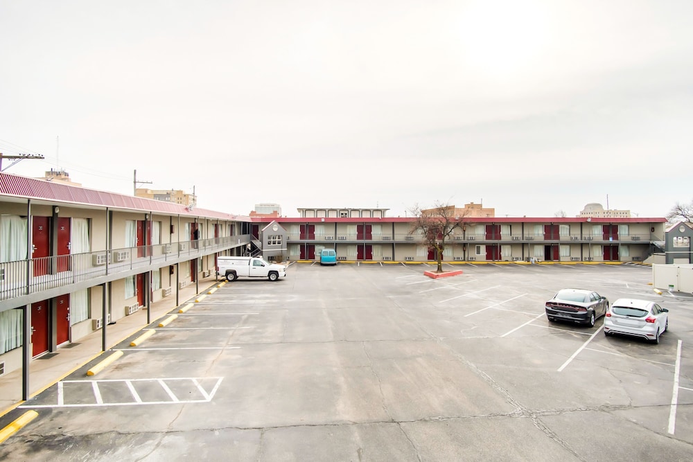 OYO Hotel Hutchinson West 4th Ave - photo 57