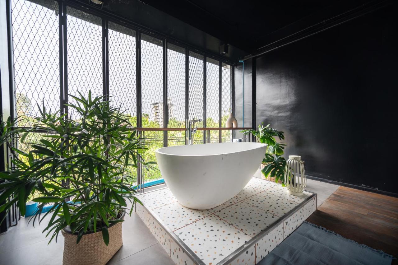 MIQ Ekkamai2 3BR Designer home Oval Bathtub 15pax