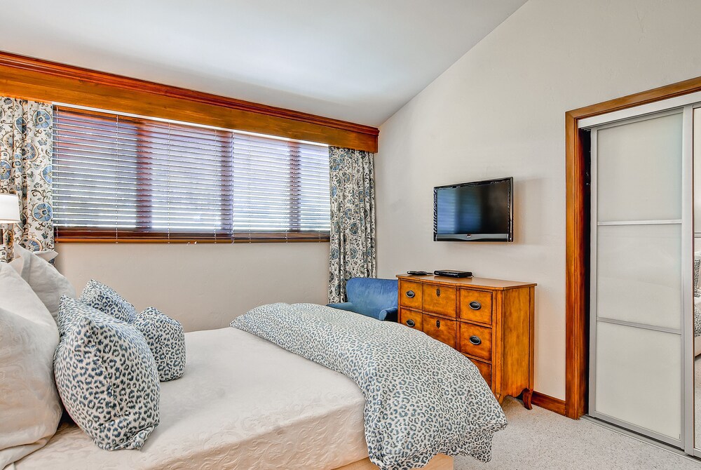 Highlands Slopeside by East West Hospitality - photo 26