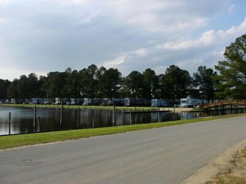 Twin Lakes RV & Camping Resort - photo 16