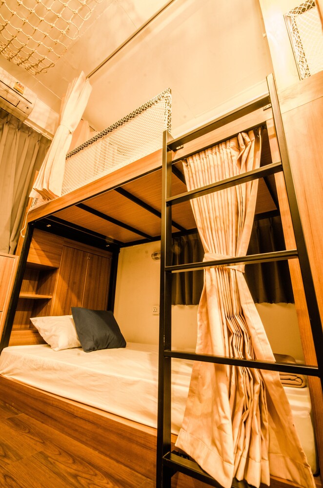 Pier 49 Hostel