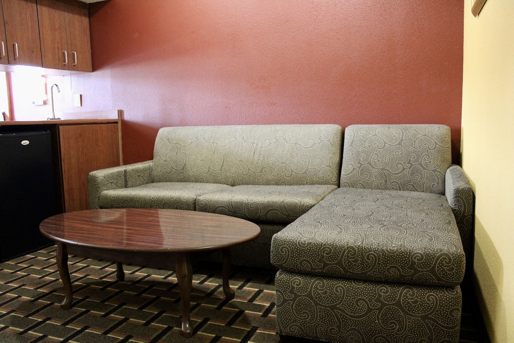 HomeTown Inn & Suites - photo 8