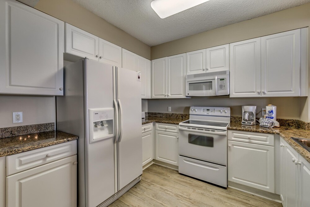 Barefoot Resort North Tower by Condo World - photo 20