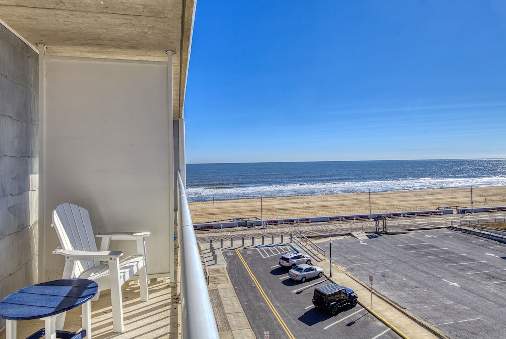 Commander Hotel & Suites - photo 19