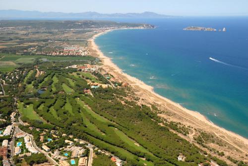 Apartamento 4 Pax a 300m Playa con acceso a piscina MP 2H — 4-Star Luxury Hotel in Pals, Spain