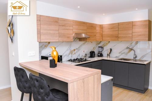 Elegant 2 bedroom in Riverside Square