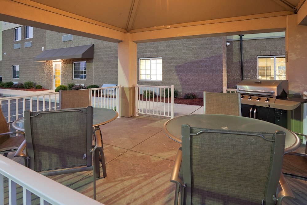 Candlewood Suites Perrysburg by IHG - photo 21