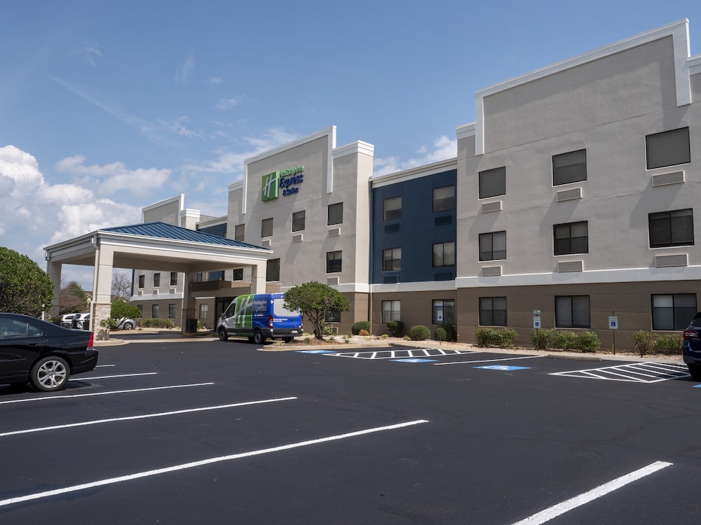 Holiday Inn Express & Suites Greenville Airport an IHG Hotel - photo 2