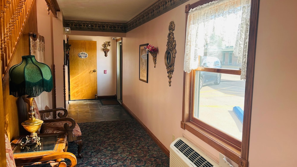 Victorian Inn Superior By Capital O NE - photo 9