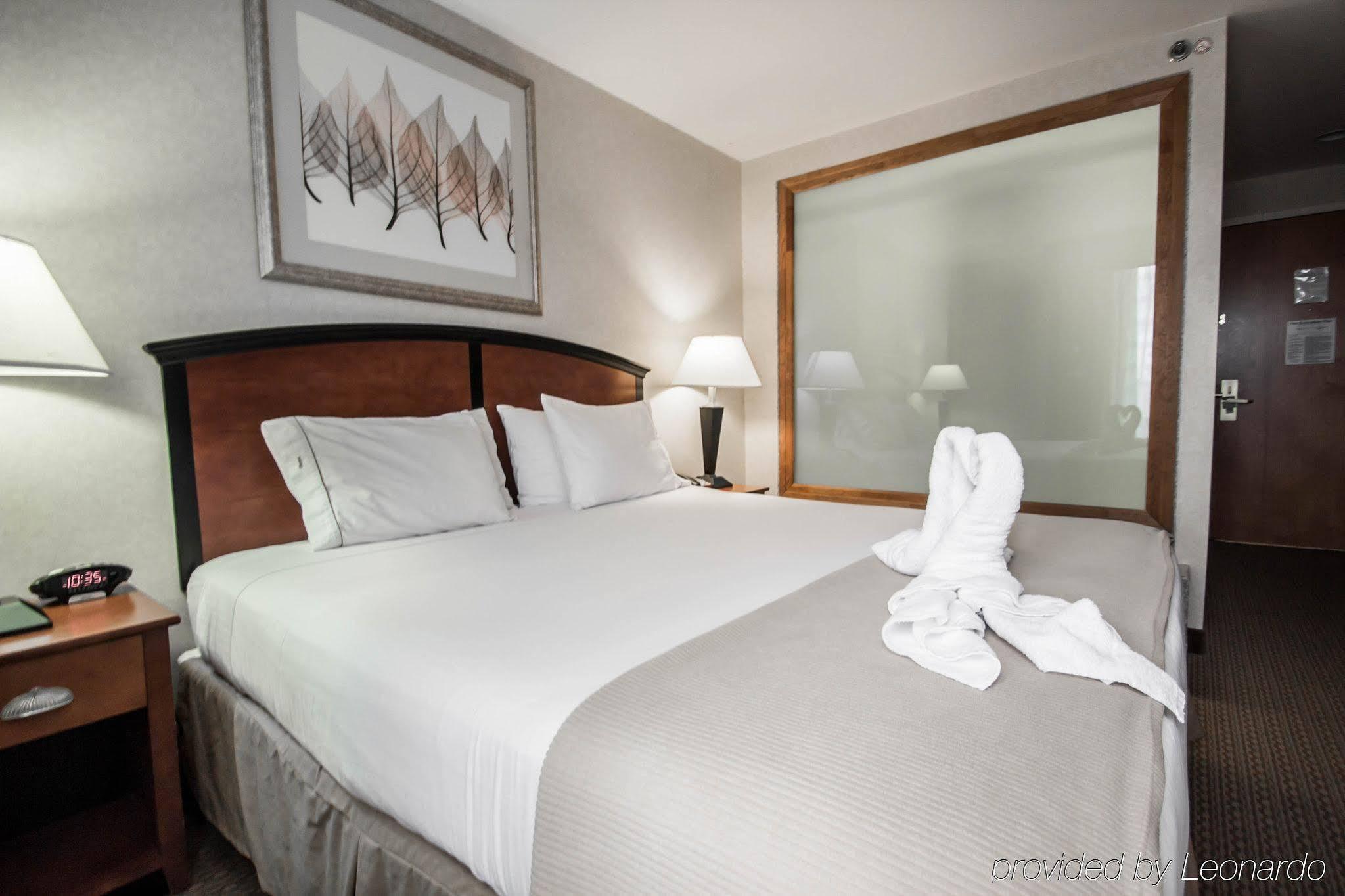 Red Lion Inn and Suites Brooklyn - photo 10