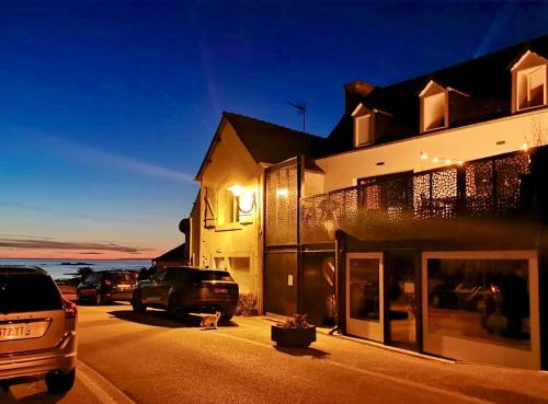 Maison charmante avec vue sur la mer à Locquirec — 4-Star Luxury Hotel in Locquirec, France