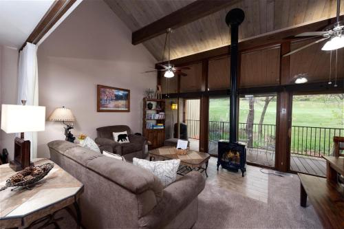Tamarron Gambel Oak 790 Wild Turkey Ridge Durango CO — hotel in Coffeyville