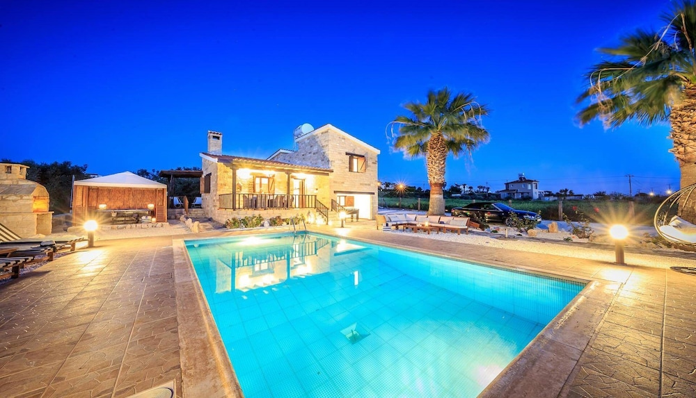 Villa Isabella — 4-Star Luxury Hotel in Pegeia, Cyprus