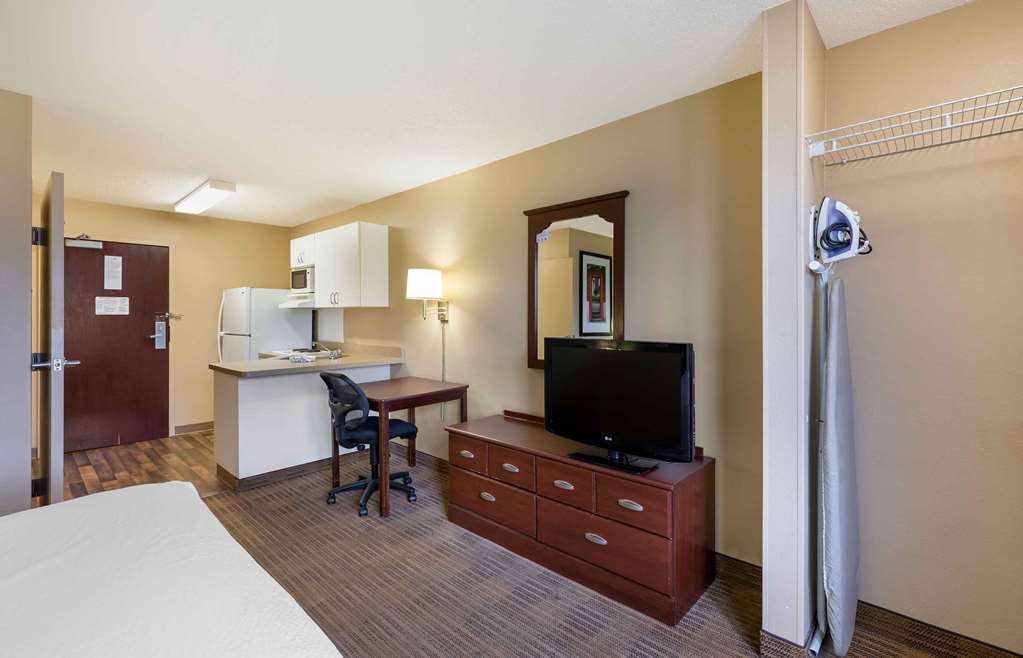 Extended Stay America Cleveland Brooklyn - photo 11
