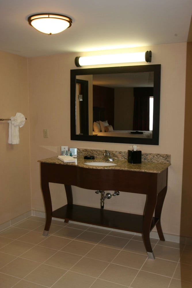 Hampton Inn & Suites Peru - photo 14
