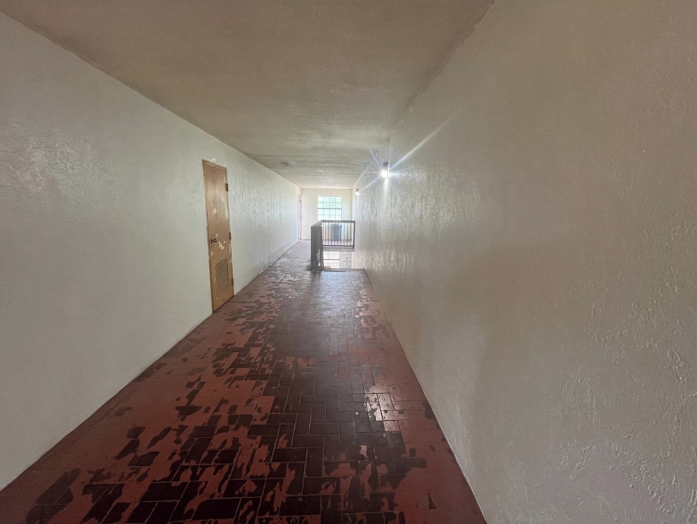 La Posada Inn By OYO Brownsville - photo 12