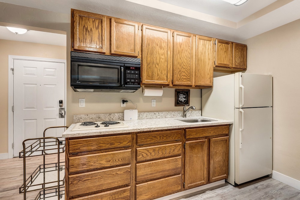 Bend Riverside Inn & Suites - photo 144