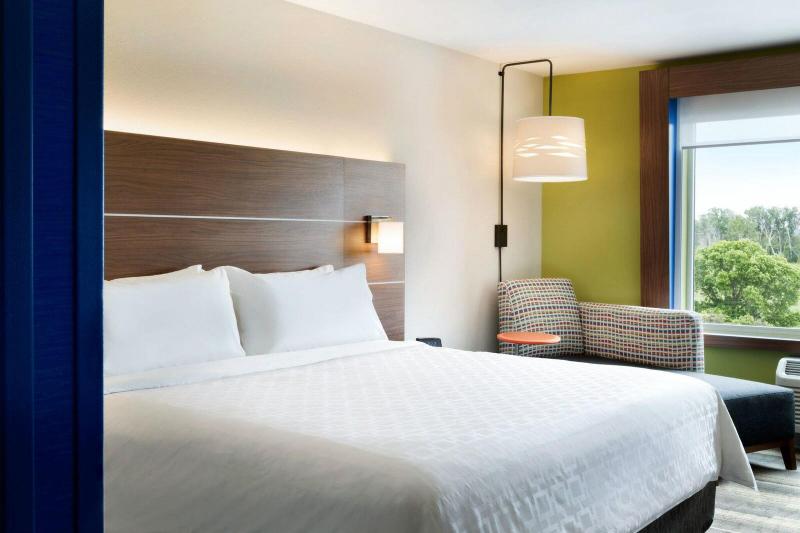 Holiday Inn Express & Suites Red Wing by IHG - photo 7